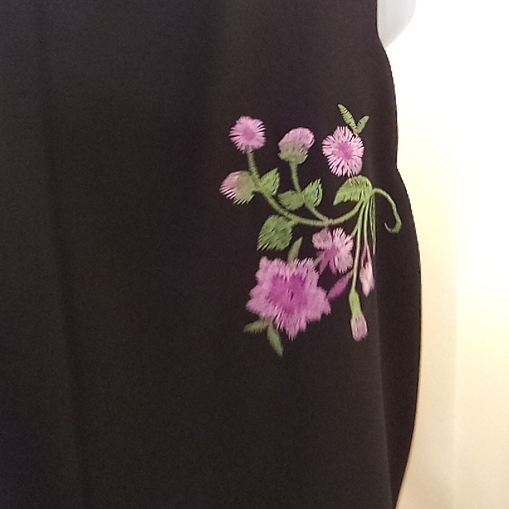 JOHN STUDIO DRESS PRE-OWNED SIZE 10 Floral Embroidered Black Dress - Picture 7 of 10